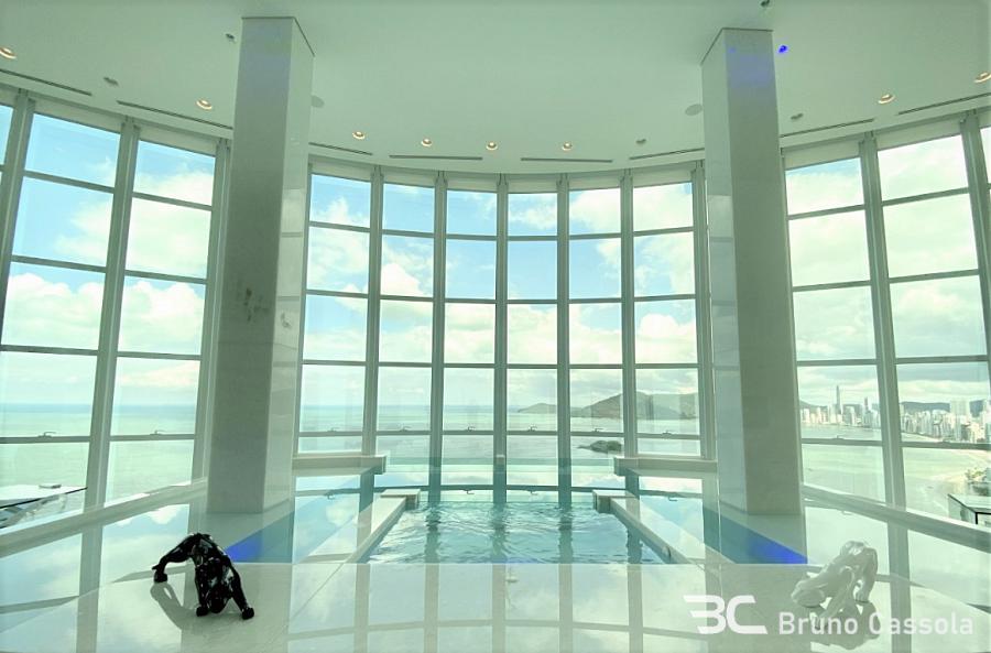 Stop Time Hotel - Piscina de vidro com vista panorâmica e hidro
