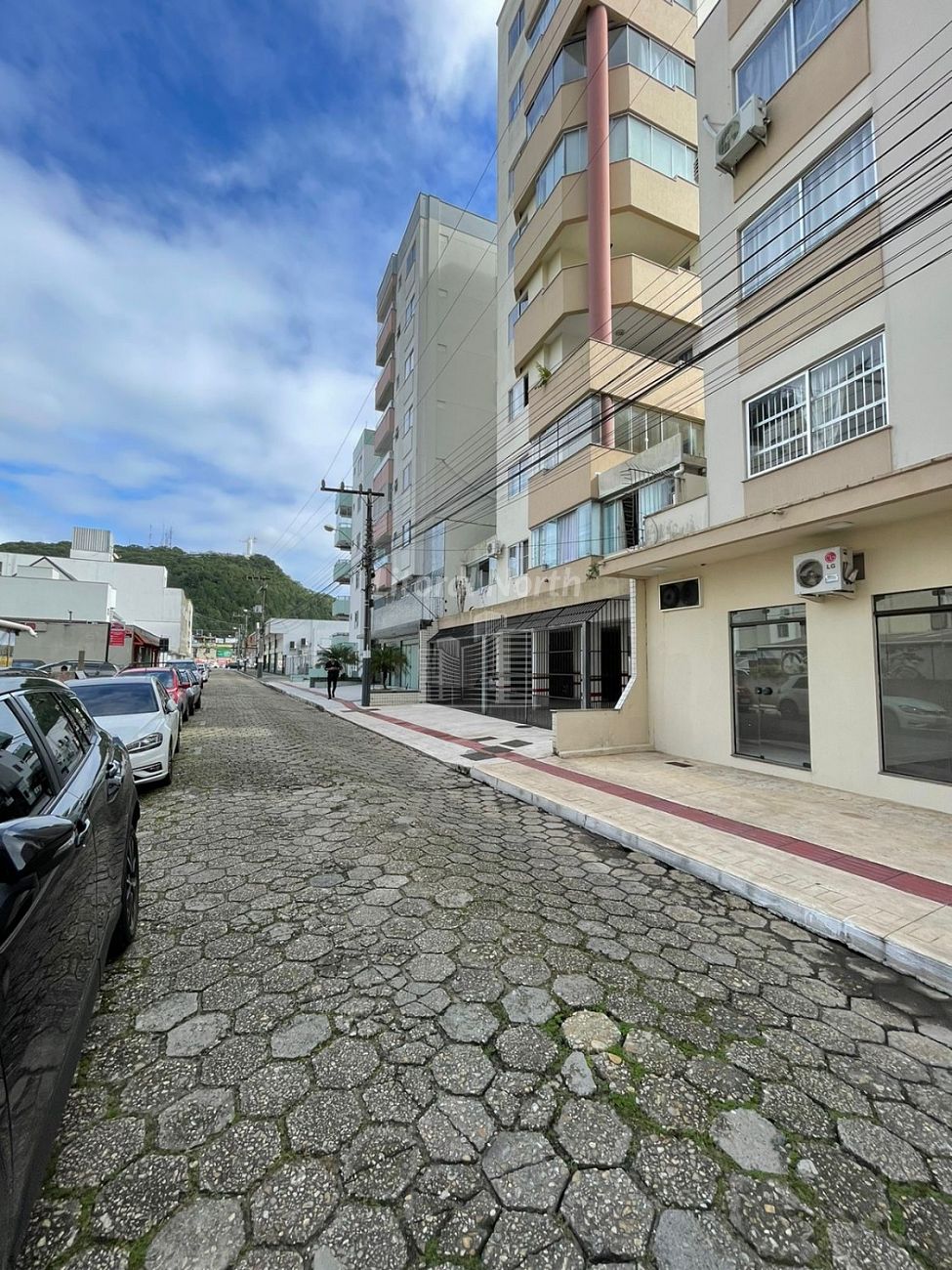 Sala Comercial de 80m² no bairro Centro, em Balneário Camboriú | Eu Corretor