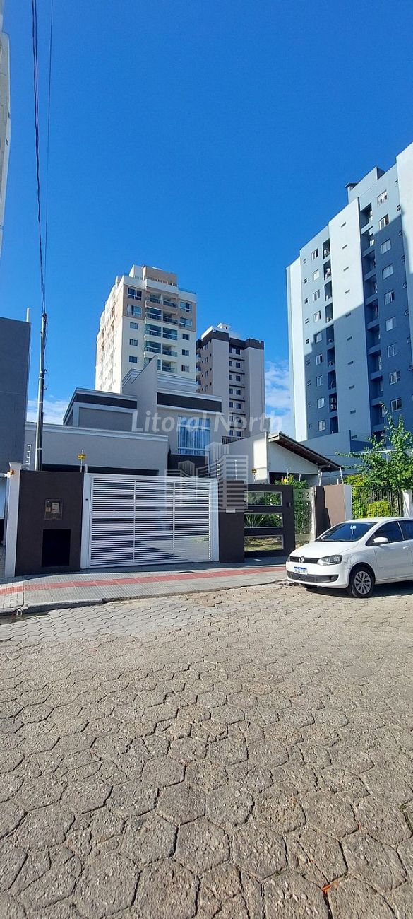 Sobrado de 3 quartos, 250m² no bairro São Judas, em Itajaí | Eu Corretor