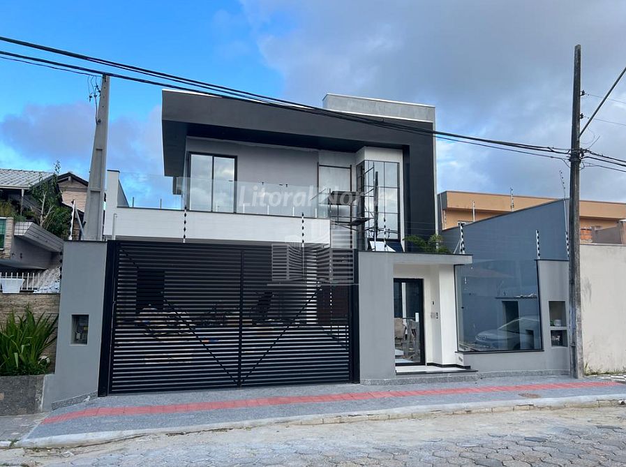 Sobrado de 3 quartos, 220m² no bairro São Judas, em Itajaí | Eu Corretor